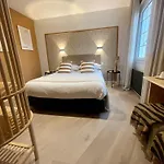 Les 15 Chenes D Hotes, Parc Arbore De 5000 M2 A 20km Du Puydufou Familiale Et 3 Doubles Bed & Breakfast 4*