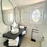 Bed & Breakfast Les 15 Chenes D Hotes, Parc Arbore De 5000 M2 A 20km Du Puydufou Familiale Et 3 Doubles 4*