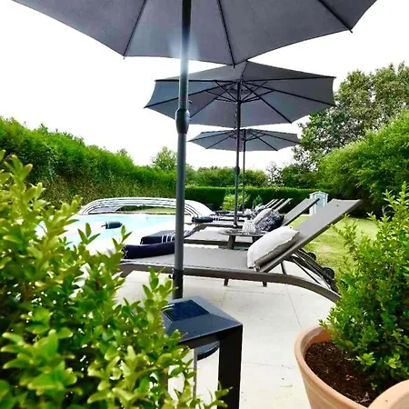 Bed & Breakfast Les 15 Chenes D Hotes, Parc Arbore De 5000 M2 A 20km Du Puydufou Familiale Et 3 Doubles