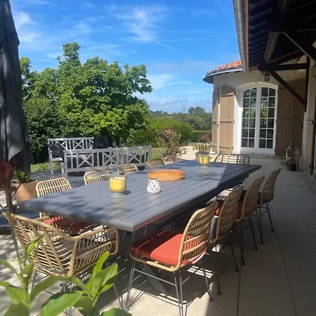 Bed & Breakfast Les 15 Chenes D Hotes, Parc Arbore De 5000 M2 A 20km Du Puydufou Familiale Et 3 Doubles Saint-Mesmin (Vendee)
