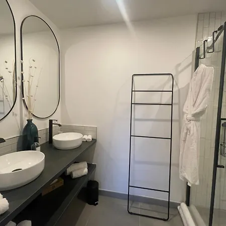 Bed & Breakfast Les 15 Chenes D Hotes, Parc Arbore De 5000 M2 A 20km Du Puydufou Familiale Et 3 Doubles Saint-Mesmin (Vendee)