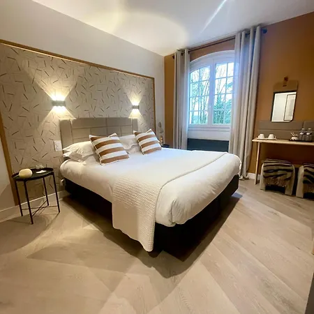 Les 15 Chenes D Hotes, Parc Arbore De 5000 M2 A 20km Du Puydufou Familiale Et 3 Doubles