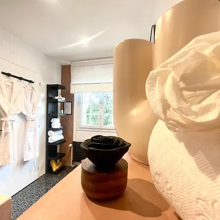 Bed & Breakfast Les 15 Chenes D Hotes, Parc Arbore De 5000 M2 A 20km Du Puydufou Familiale Et 3 Doubles