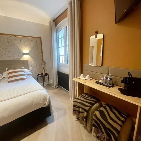 Les 15 Chênes: Spacious Parkland Retreat Near Puy Du Fou Bed & Breakfast