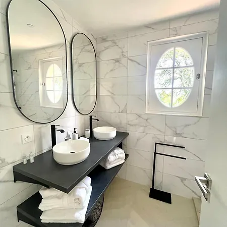 Bed & Breakfast Les 15 Chenes D Hotes, Parc Arbore De 5000 M2 A 20km Du Puydufou Familiale Et 3 Doubles 4*