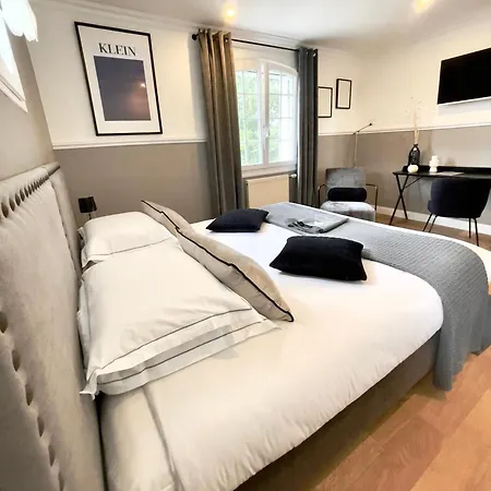 Les 15 Chenes D Hotes, Parc Arbore De 5000 M2 A 20km Du Puydufou Familiale Et 3 Doubles Bed & Breakfast Saint-Mesmin (Vendee)