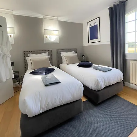 Bed & Breakfast Les 15 Chenes D Hotes, Parc Arbore De 5000 M2 A 20km Du Puydufou Familiale Et 3 Doubles Saint-Mesmin (Vendee)