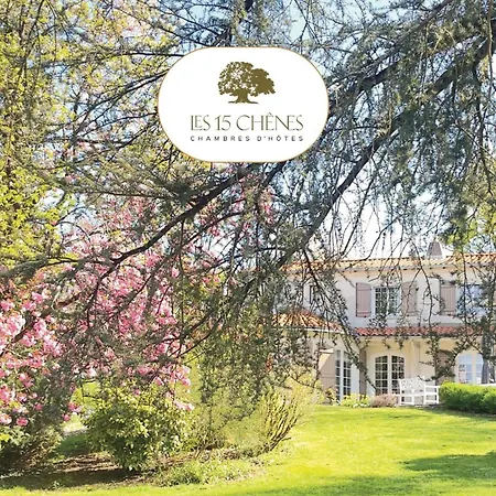 Les 15 Chênes: Spacious Parkland Retreat Near Puy Du Fou Saint-Mesmin (Vendee)