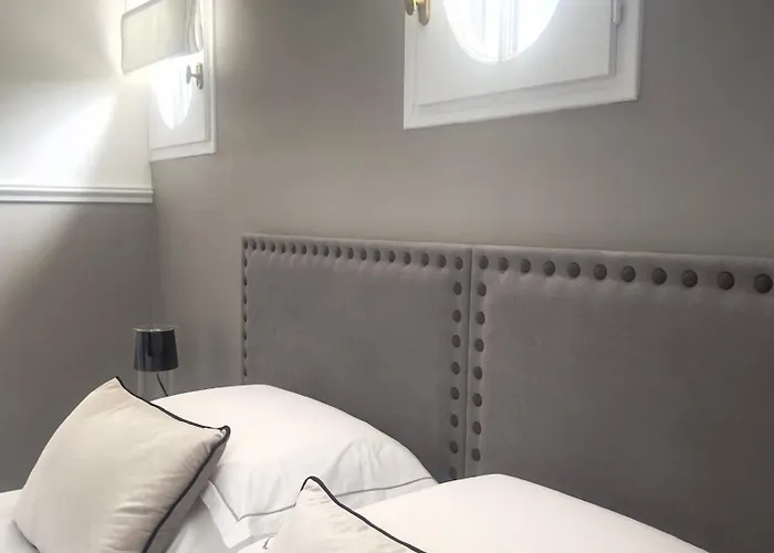 Les 15 Chenes D Hotes, Parc Arbore De 5000 M2 A 20km Du Puydufou Familiale Et 3 Doubles Saint-Mesmin (Vendee)